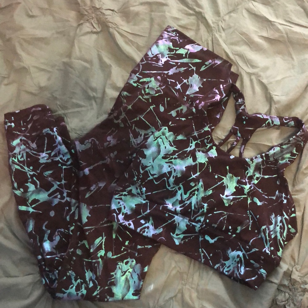 Modiv brand. Aliv print leggings and Velocity bra